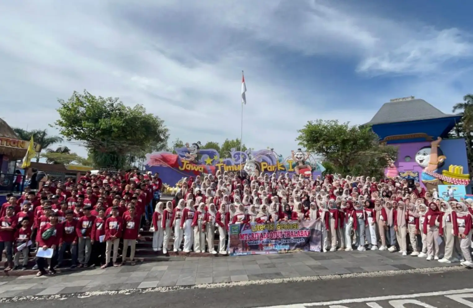 Kaos Outing dan Study Tour